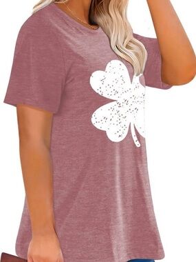 Coral Tee with White Shamrock Graphic size large nwot